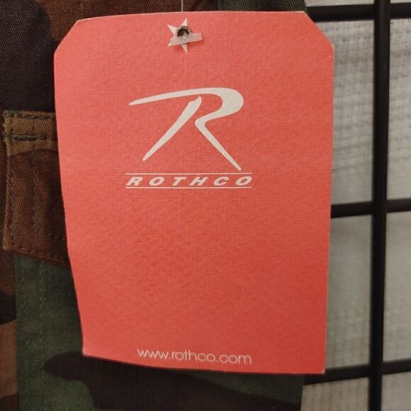 ROTHCO WOMEN'S WOODLAND CAMOUFLAGE CAPRI PANTS. - Picture 7 of 9